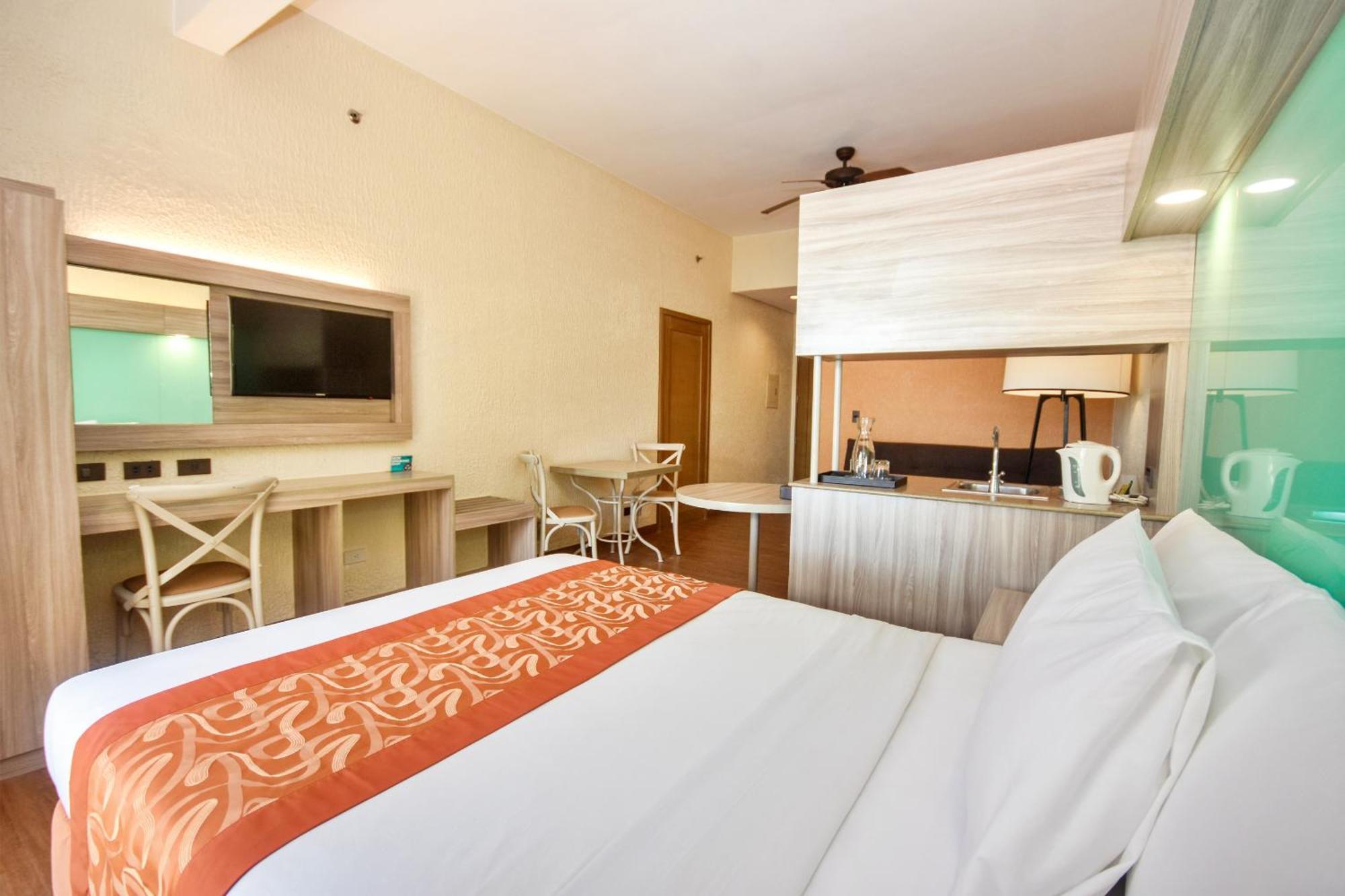 Microtel By Wyndham Boracay Balabag  Kültér fotó