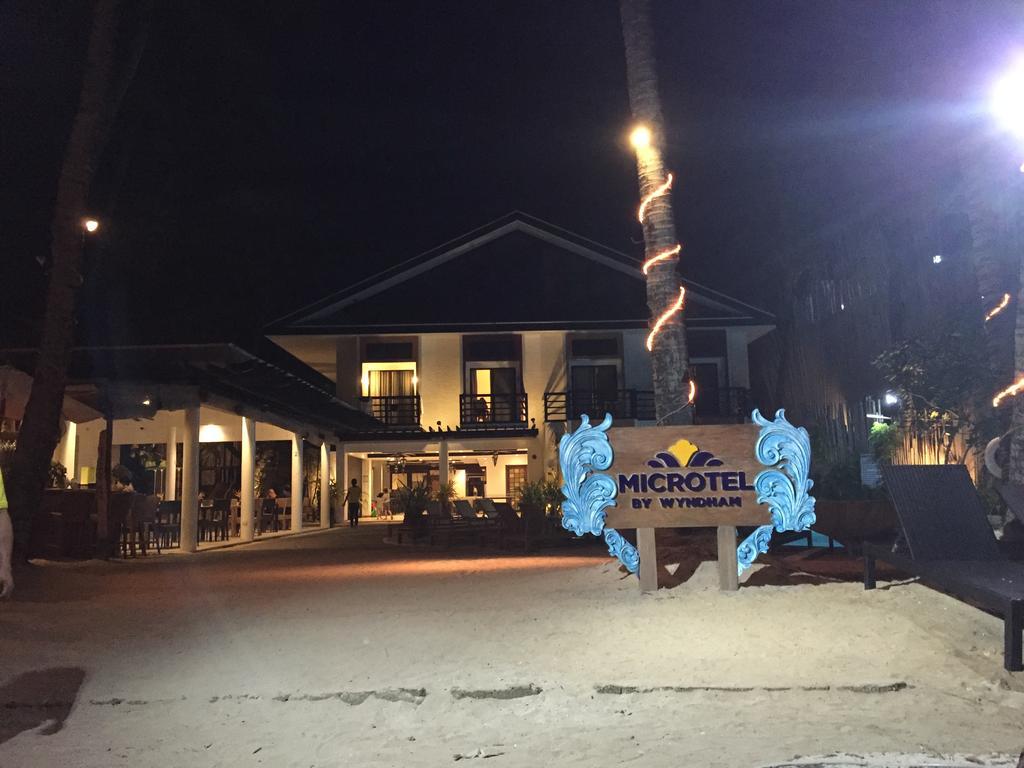 Microtel By Wyndham Boracay Balabag  Kültér fotó